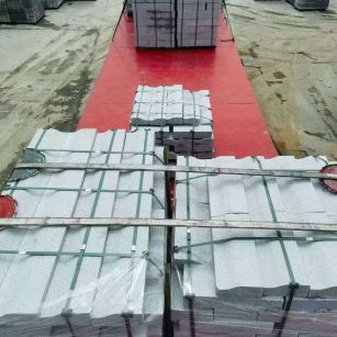 定西 芝麻白仿形加直形路沿石出货日常