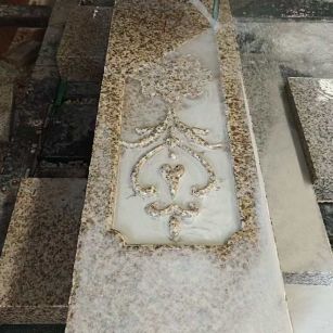 定西 黄金麻花岗岩异形加工雕刻栏杆大柱