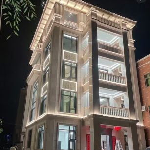 定西 芝麻白花岗岩别墅外墙夜间效果