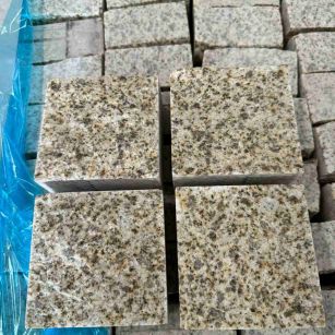 定西 黄金麻花岗岩自然面小方块，弹石，马蹄石等