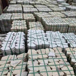 定西 黄金麻白麻花岗岩荔枝面地铺石(冰裂纹)