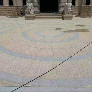 定西 黄金麻芝麻灰花岗岩石材地铺拼接效果