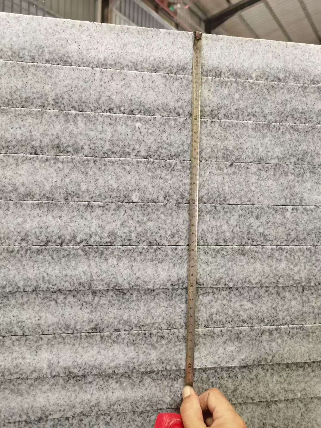 定西 芝麻白火烧成品厚薄均匀，B料价格接近A料质量