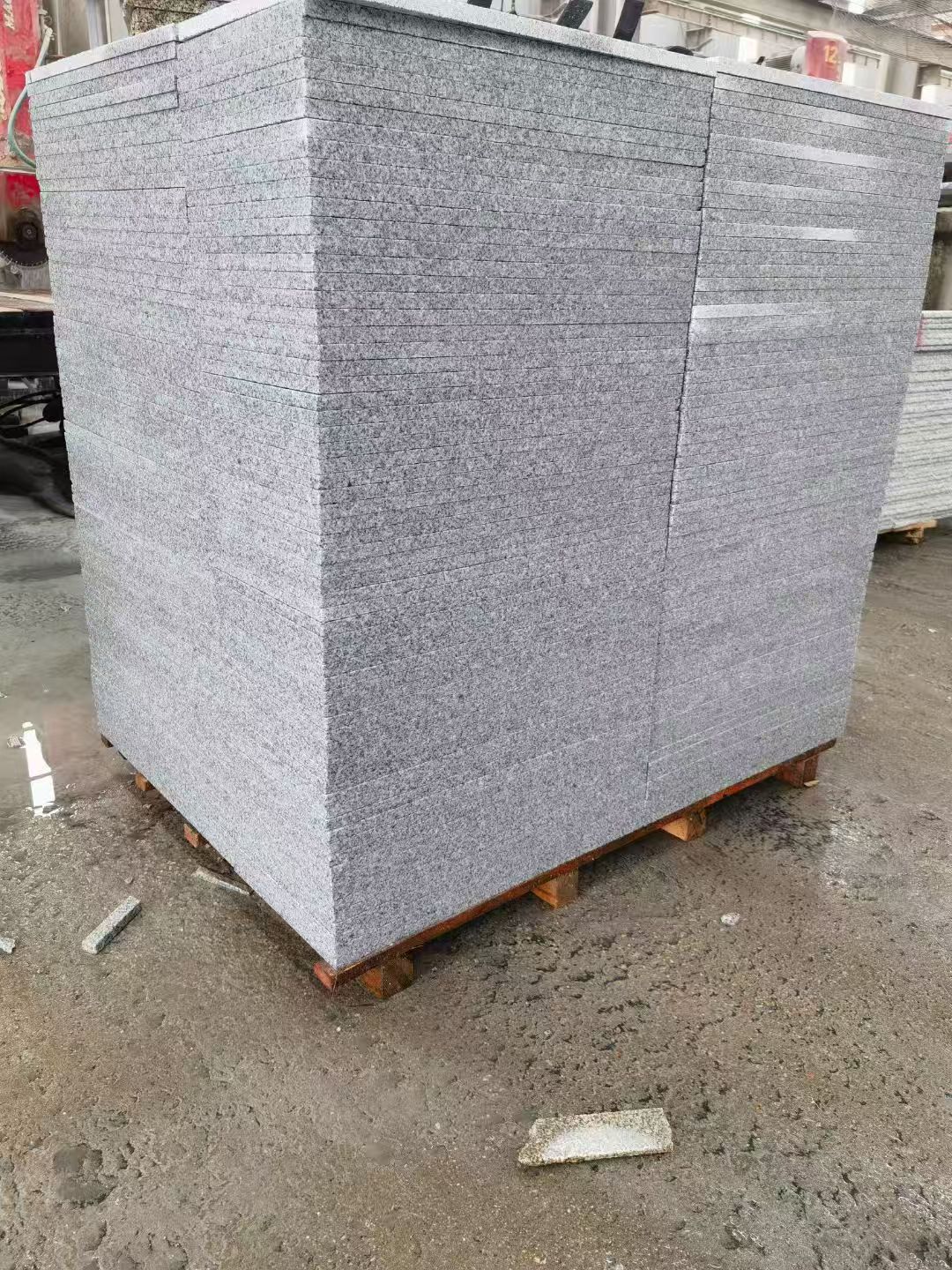 定西 芝麻白火烧面1.8厚300*600地铺石，尺寸标准，厚薄均匀