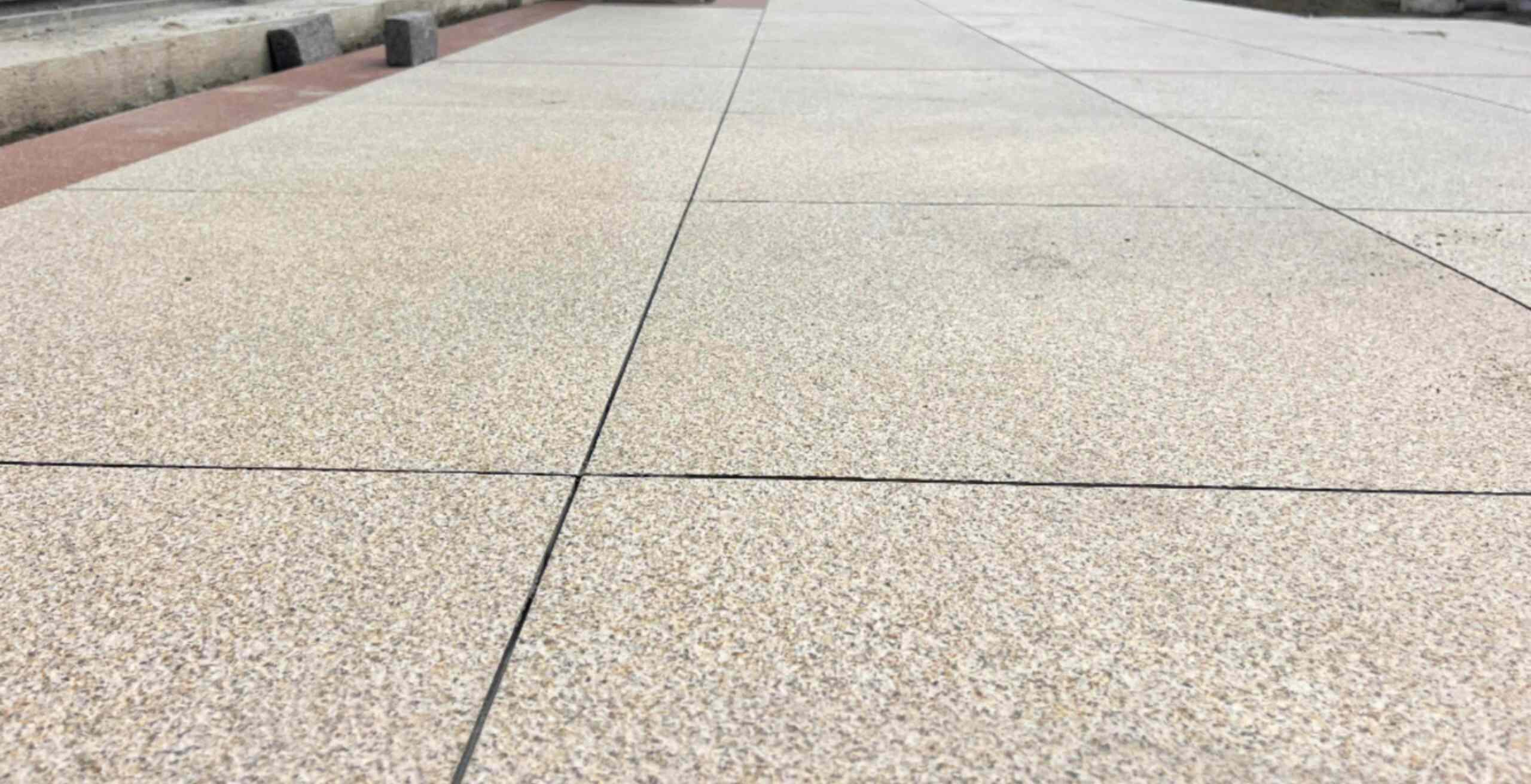 定西 黄金麻花岗岩石板材荔枝面地面铺装效果