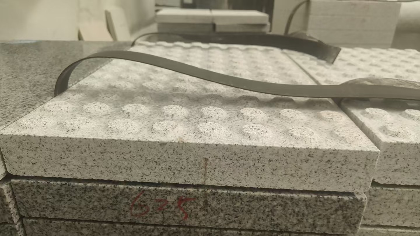 定西 芝麻白花岗岩6.0公分荔枝面五轴加工雕刻盲点