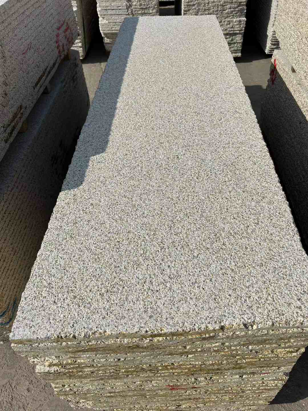 定西 黄金麻花岗岩荔枝面毛板，半成品