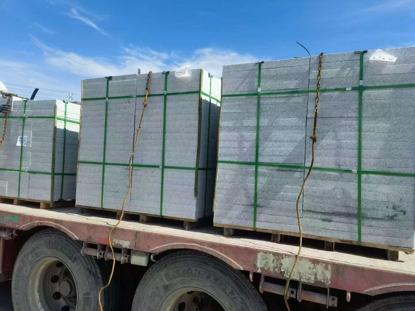 定西 芝麻白花岗岩地铺石装车日常