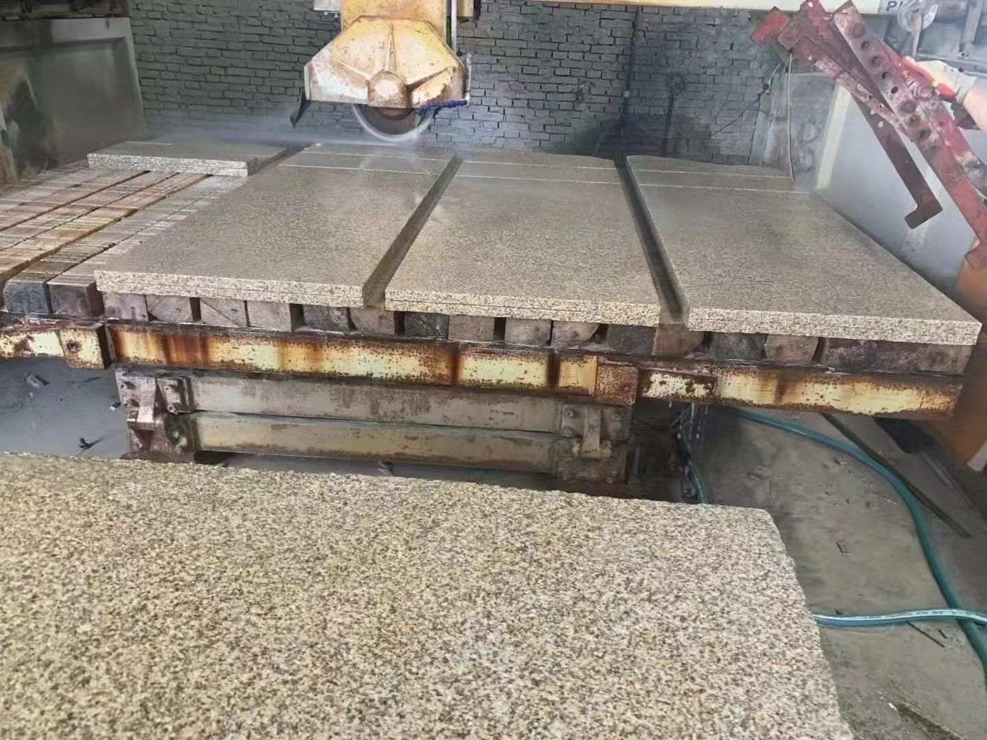 定西 黄金麻荔枝面成品板加工