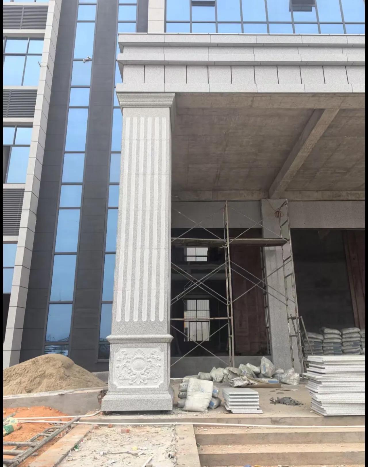 定西 芝麻白光面花岗岩门楼大柱（罗马柱）配雕花底座