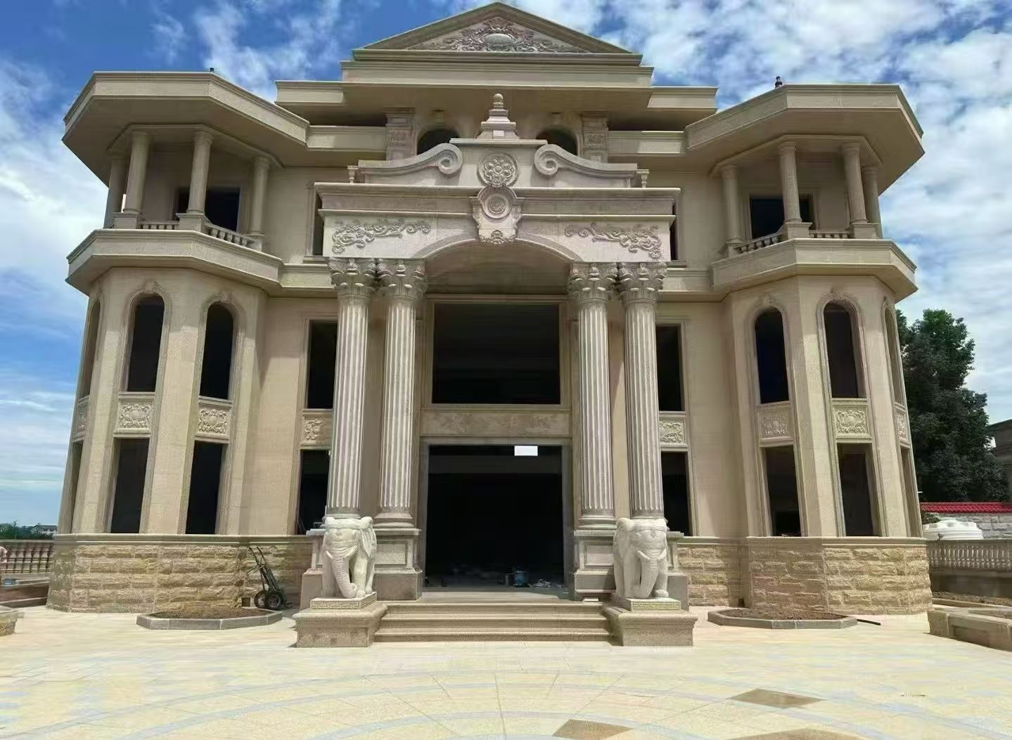 定西 黄金麻别墅外墙干挂，大柱，大象，蘑菇石，雕花板