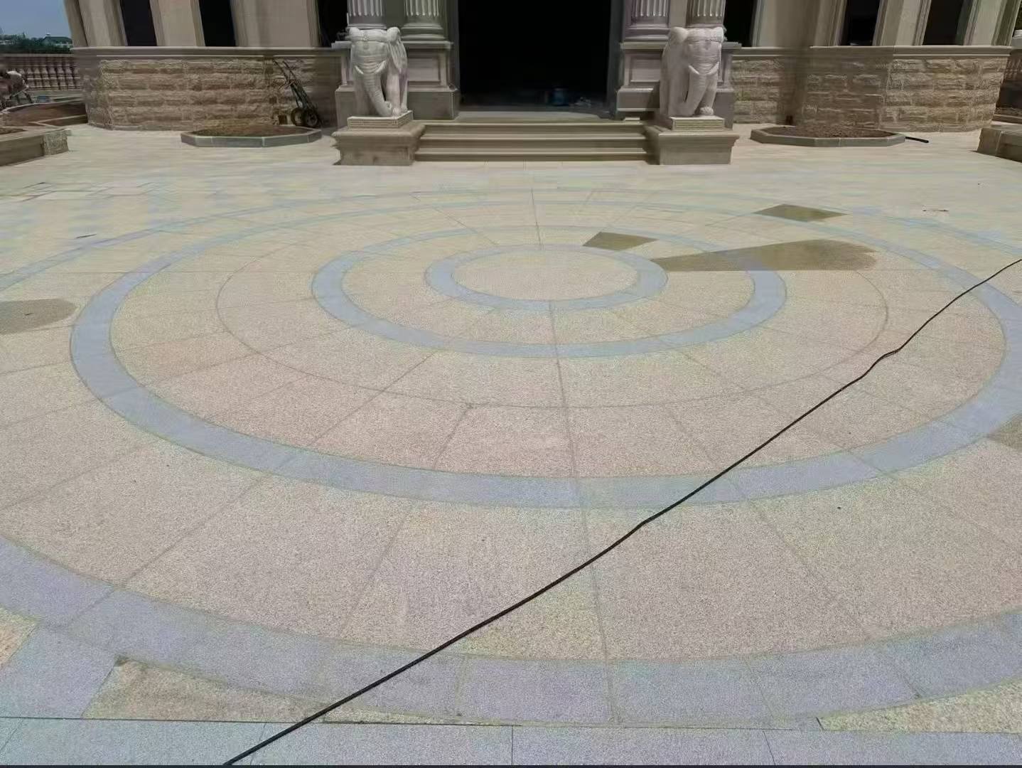 定西 黄金麻芝麻灰花岗岩石材地铺拼接效果