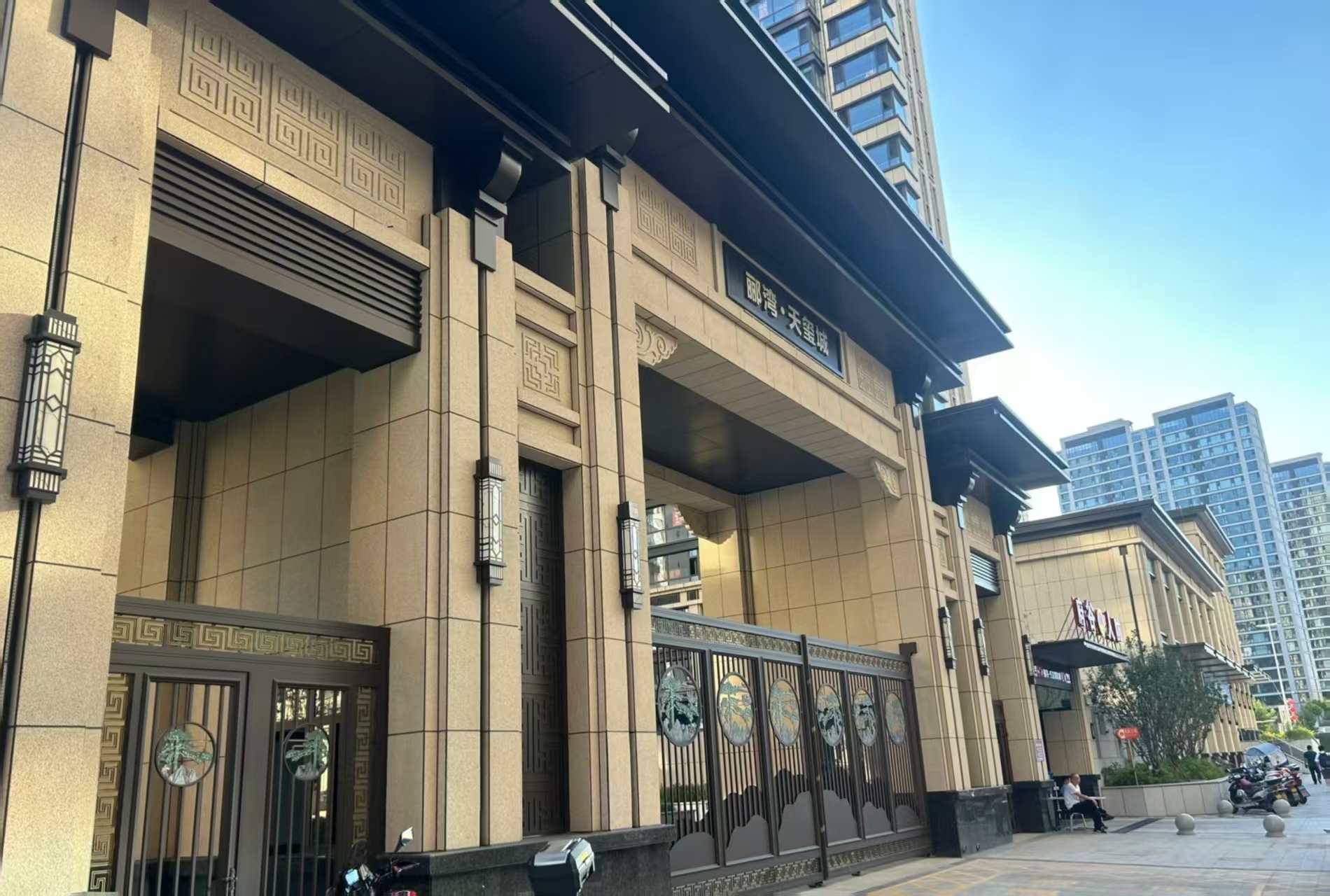 定西 黄金麻花岗岩荔枝面小区门楼外墙干挂