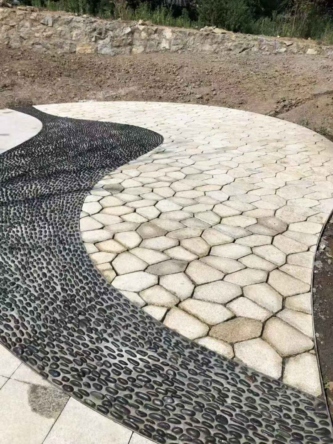 定西 黄金麻冰裂纹地铺石工地铺装案例