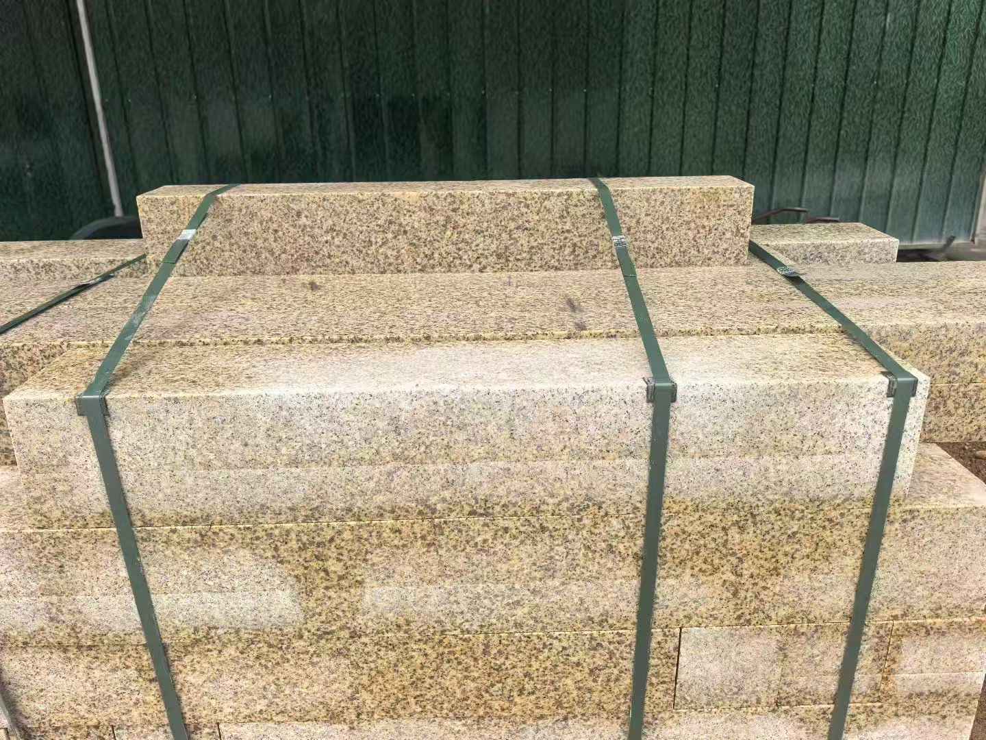 定西 黄金麻花岗岩石材机切面栏杆料半成品