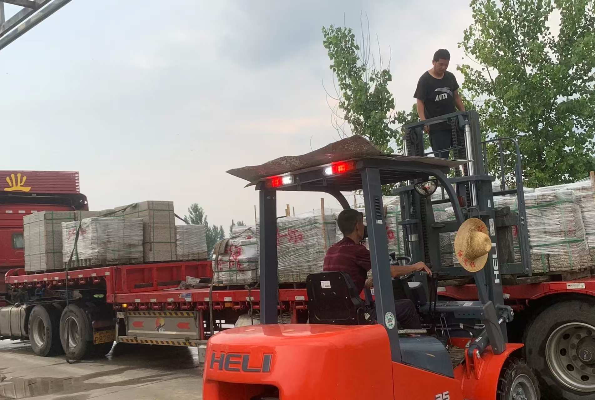 定西 黄金麻冰裂纹，地铺石装车