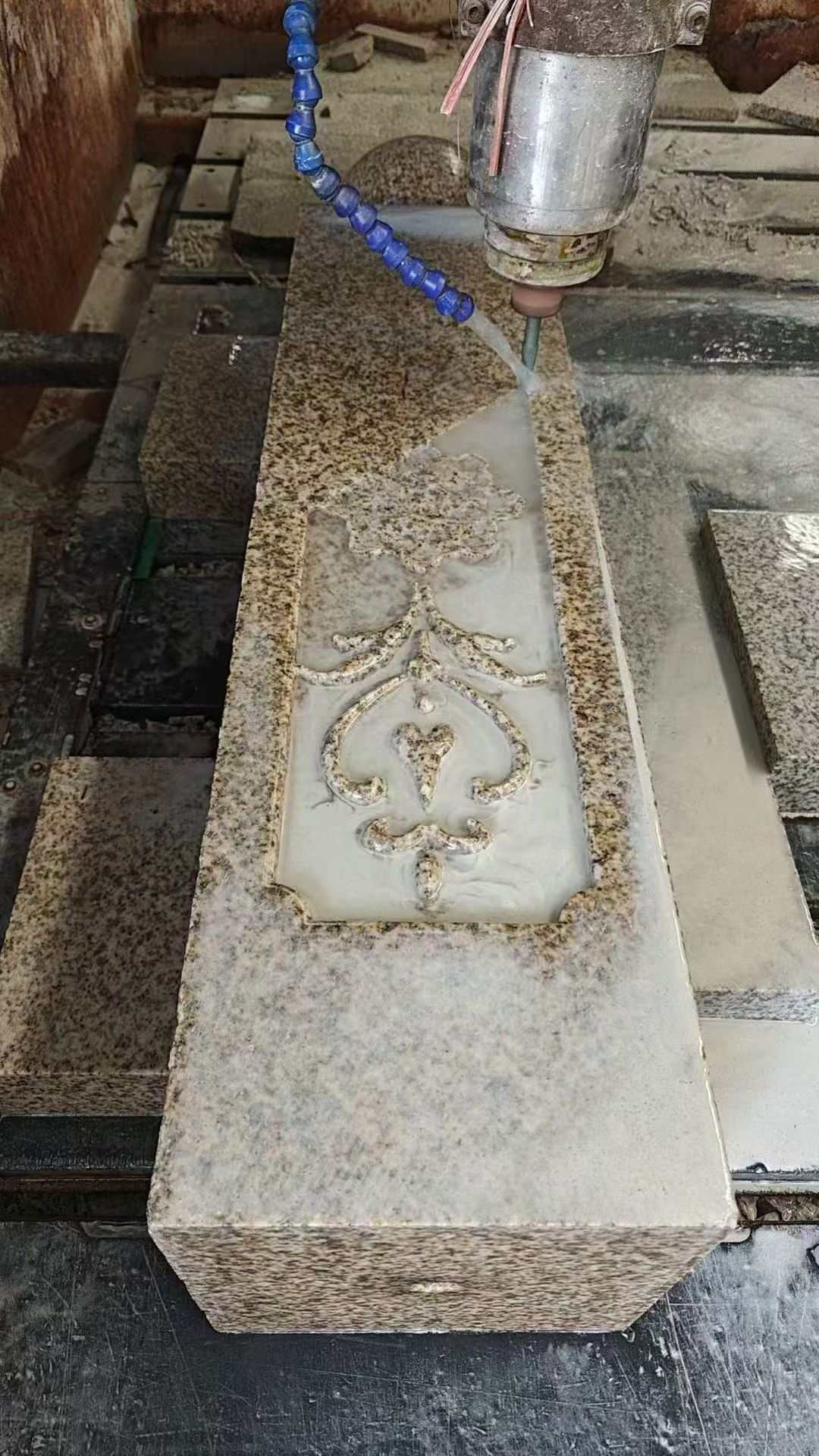 定西 黄金麻花岗岩异形加工雕刻栏杆大柱