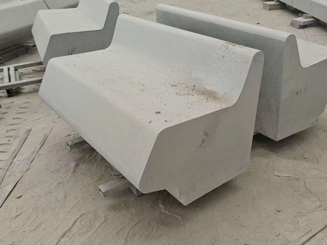 定西 芝麻白花岗岩异形坐凳，石凳