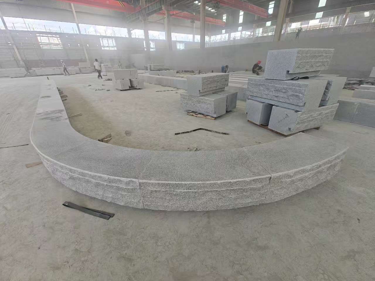 定西 芝麻白异形坐凳，自然面光面弧形加工