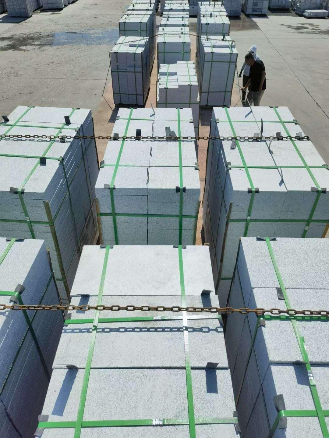 定西 芝麻白花岗岩5公分地铺石 花岗岩厂家工厂装车日常